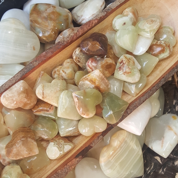 Small Banded Onyx Crystal Heart - Picture 5 of 5